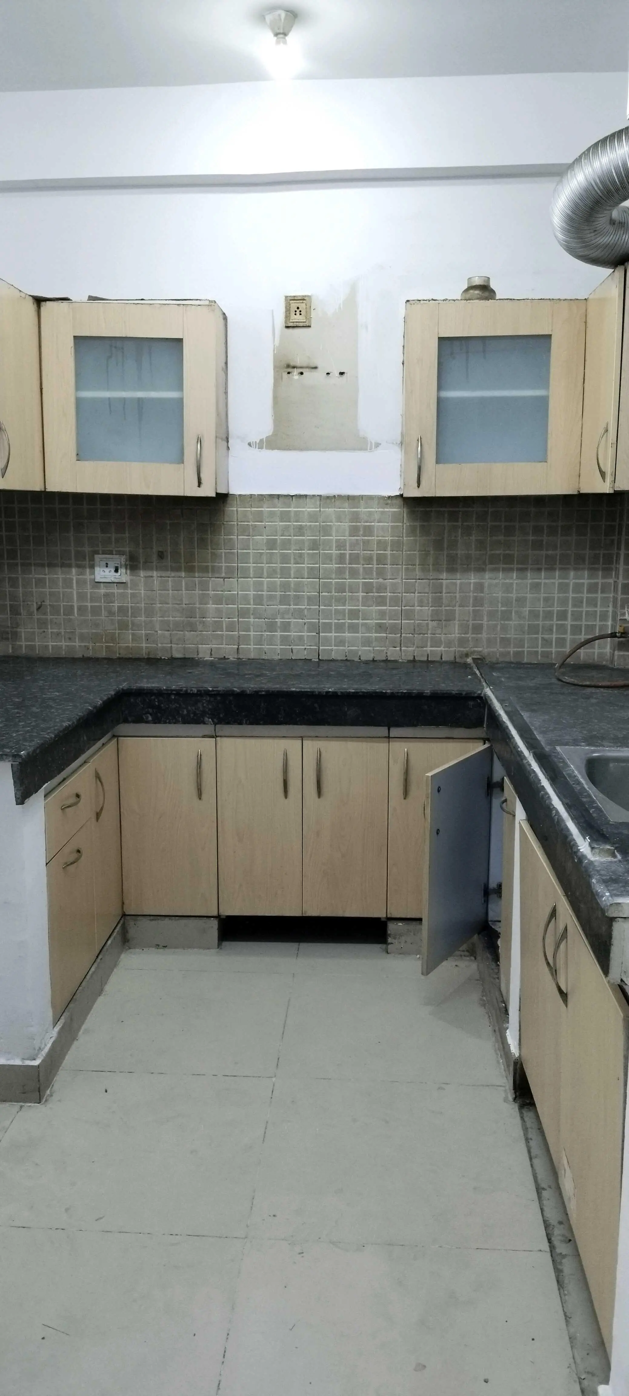 2BHK, Mahagun Mascot