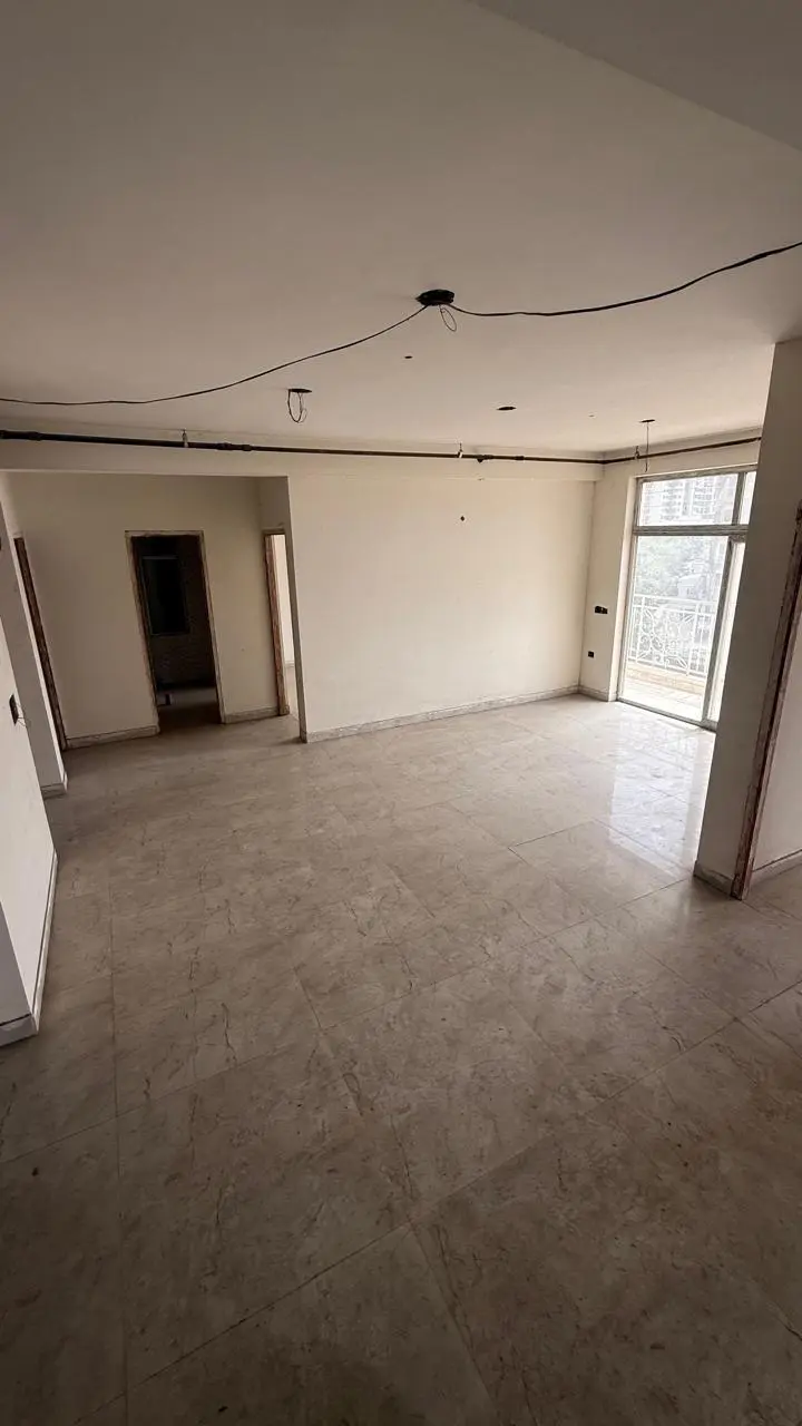 5BHK, Mahagun Montage